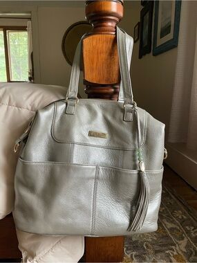 Lily Jade ‘Shaylee’ bag in silver leather - excellent condition!